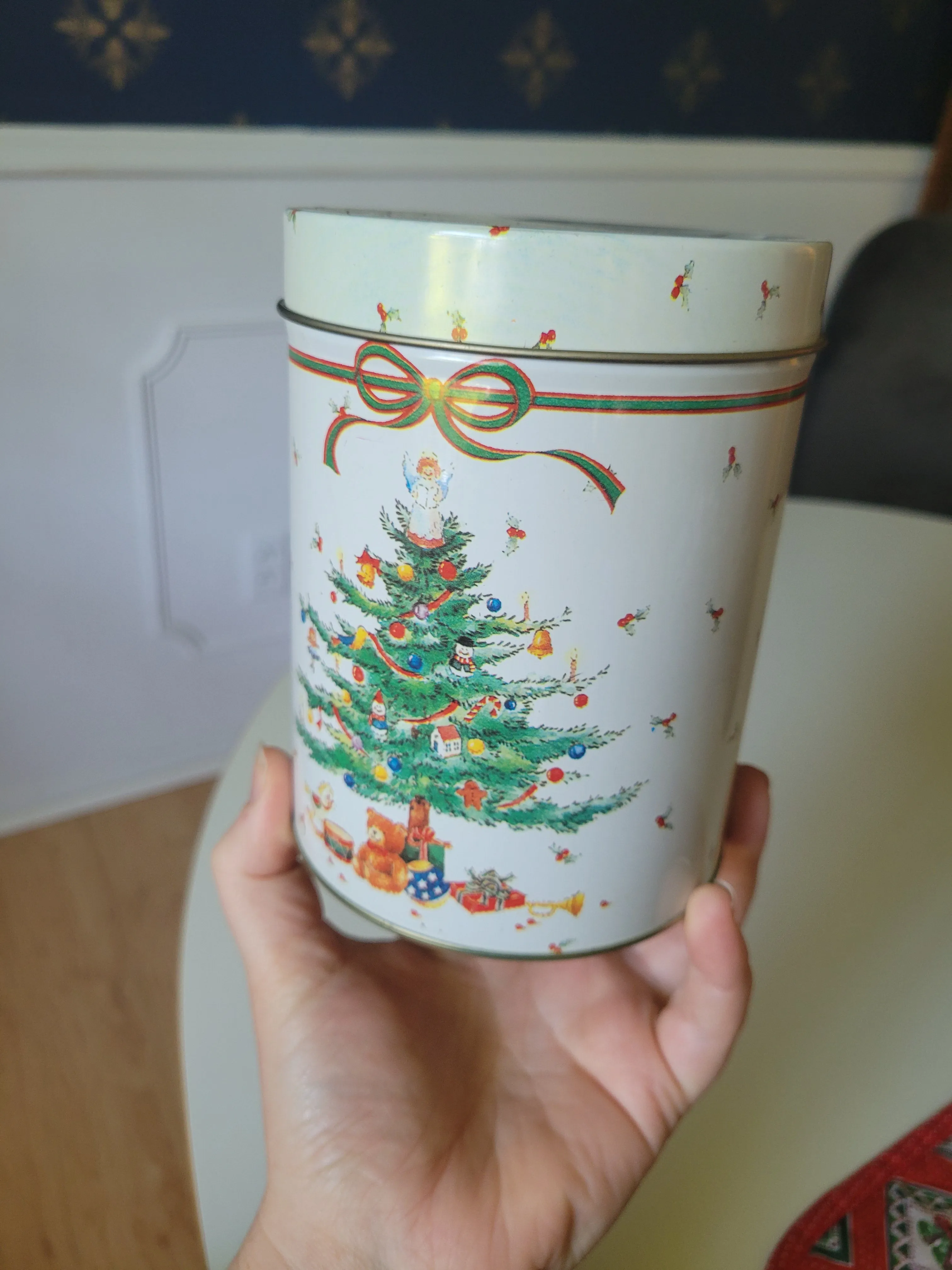 Christmas Tree tin